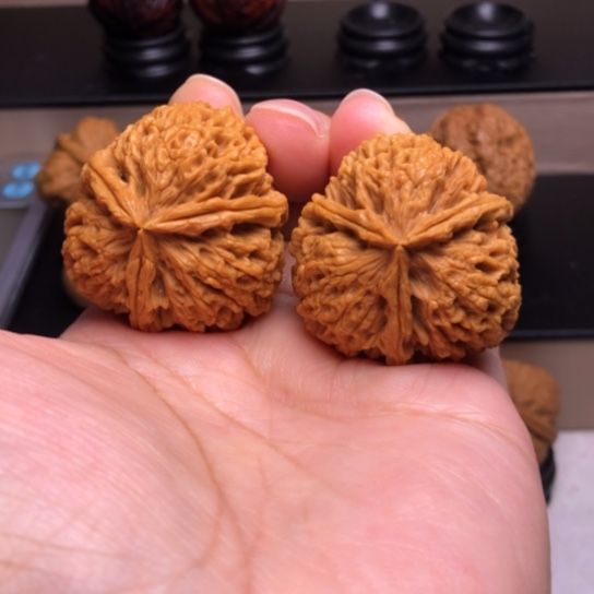 文玩核桃把件燃***春盘龙玉凤绣球39