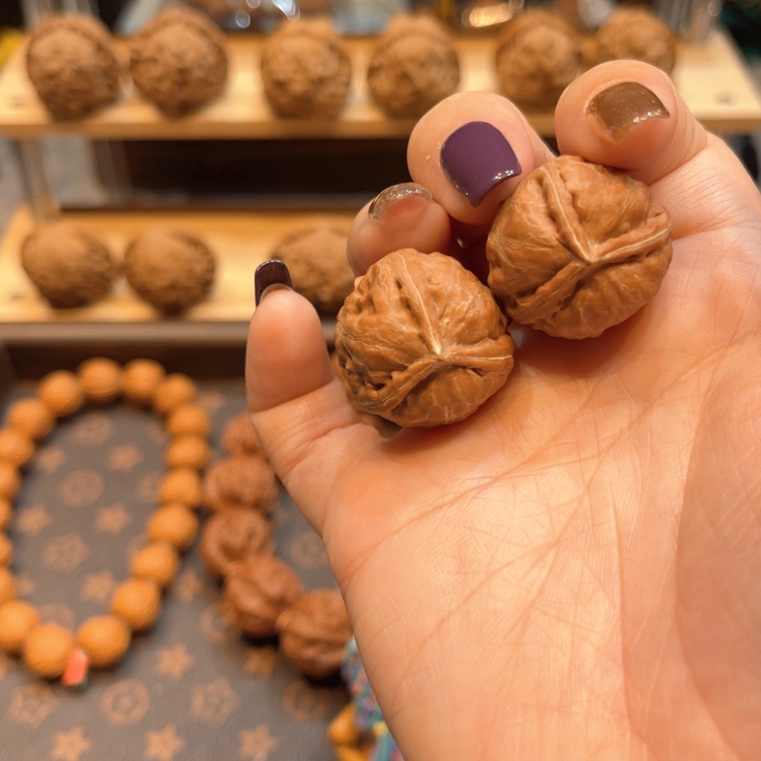 文玩核桃把件红皮小肉奔