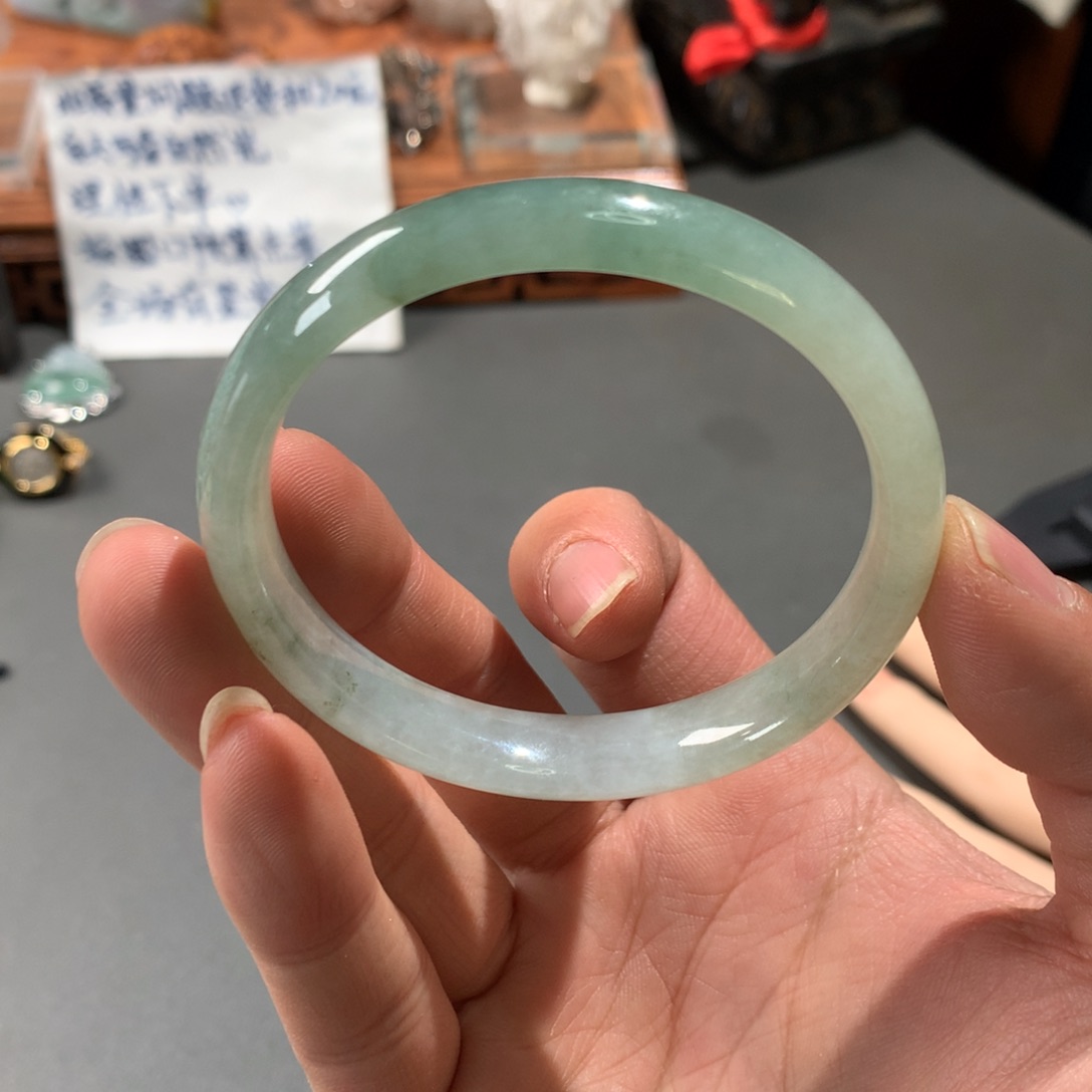 翡翠手镯未镶嵌55圈口