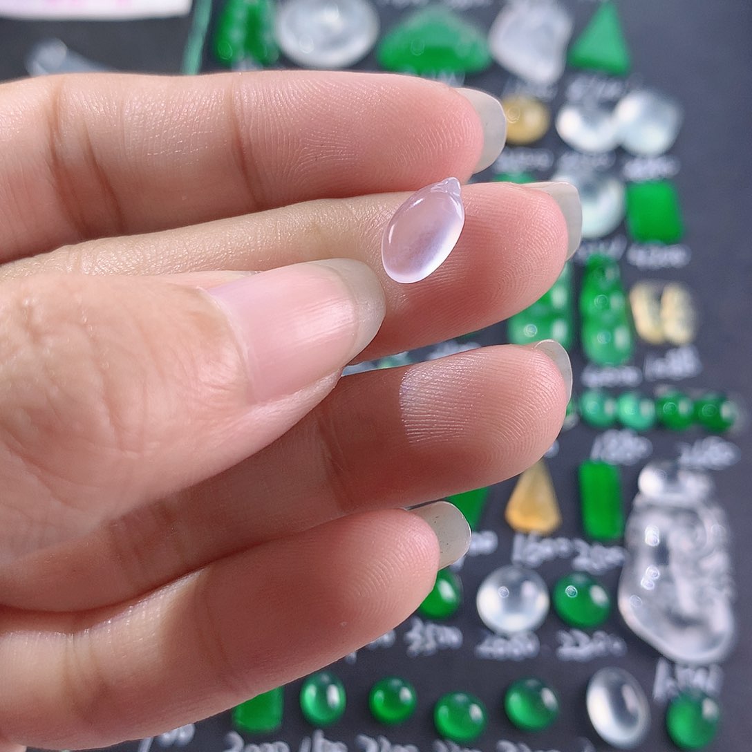 【闪购商品】翡翠颈饰未镶嵌小冰瓜