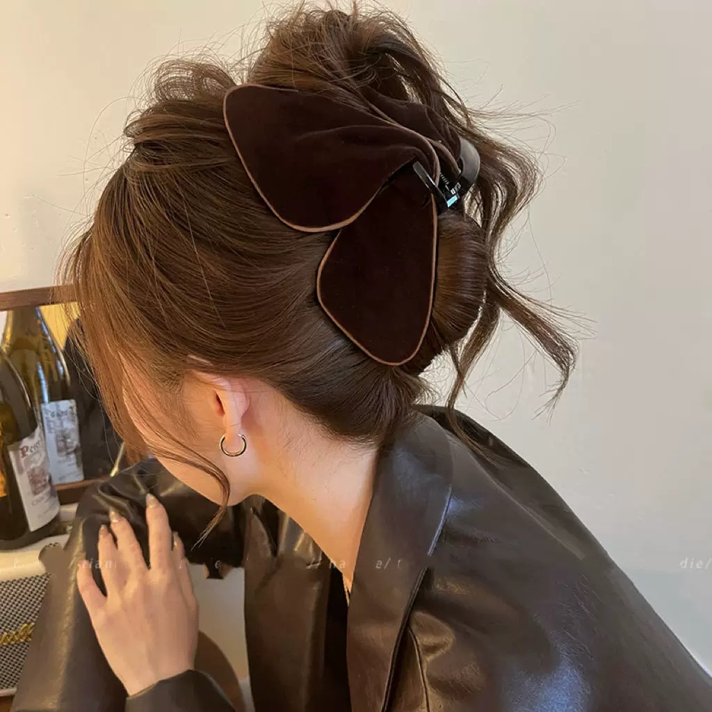 【珀小棉】温柔蝴蝶款丝绒鲨鱼夹优雅百搭后脑勺盘发夹sr4522