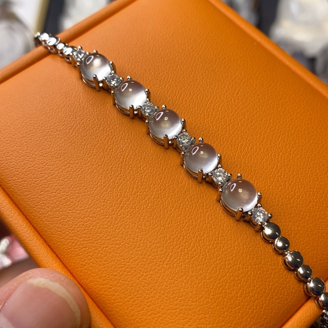 石英质玉合金吊坠