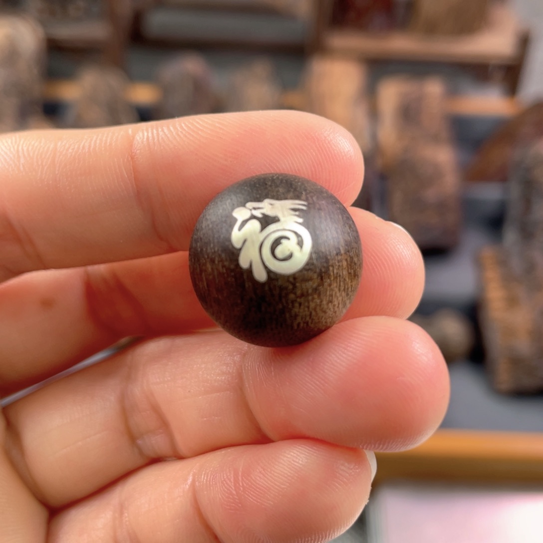 木d***t文莱雕刻工艺件