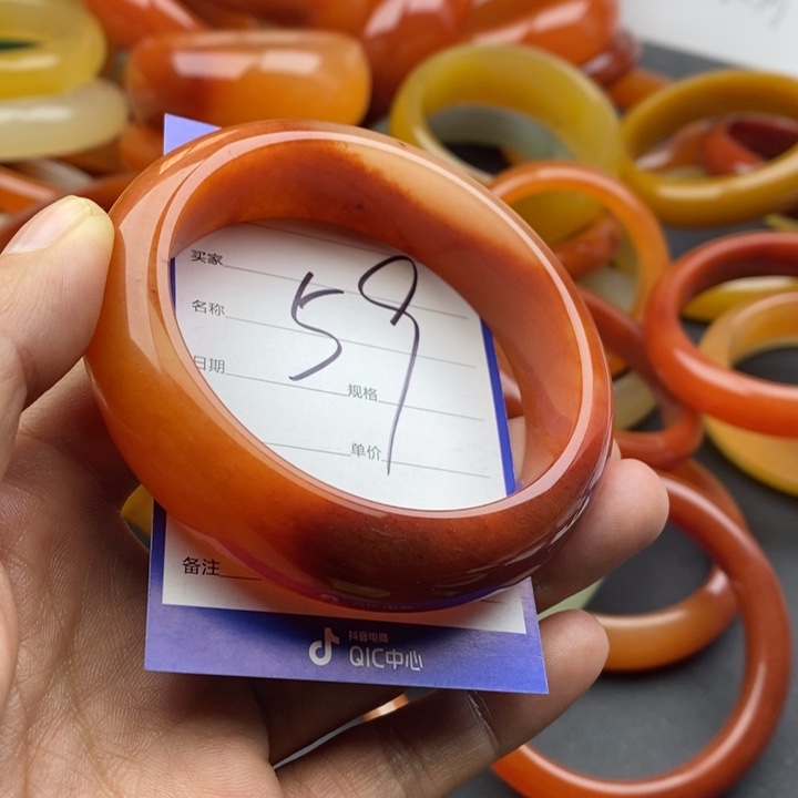 未镶嵌手镯石英质玉