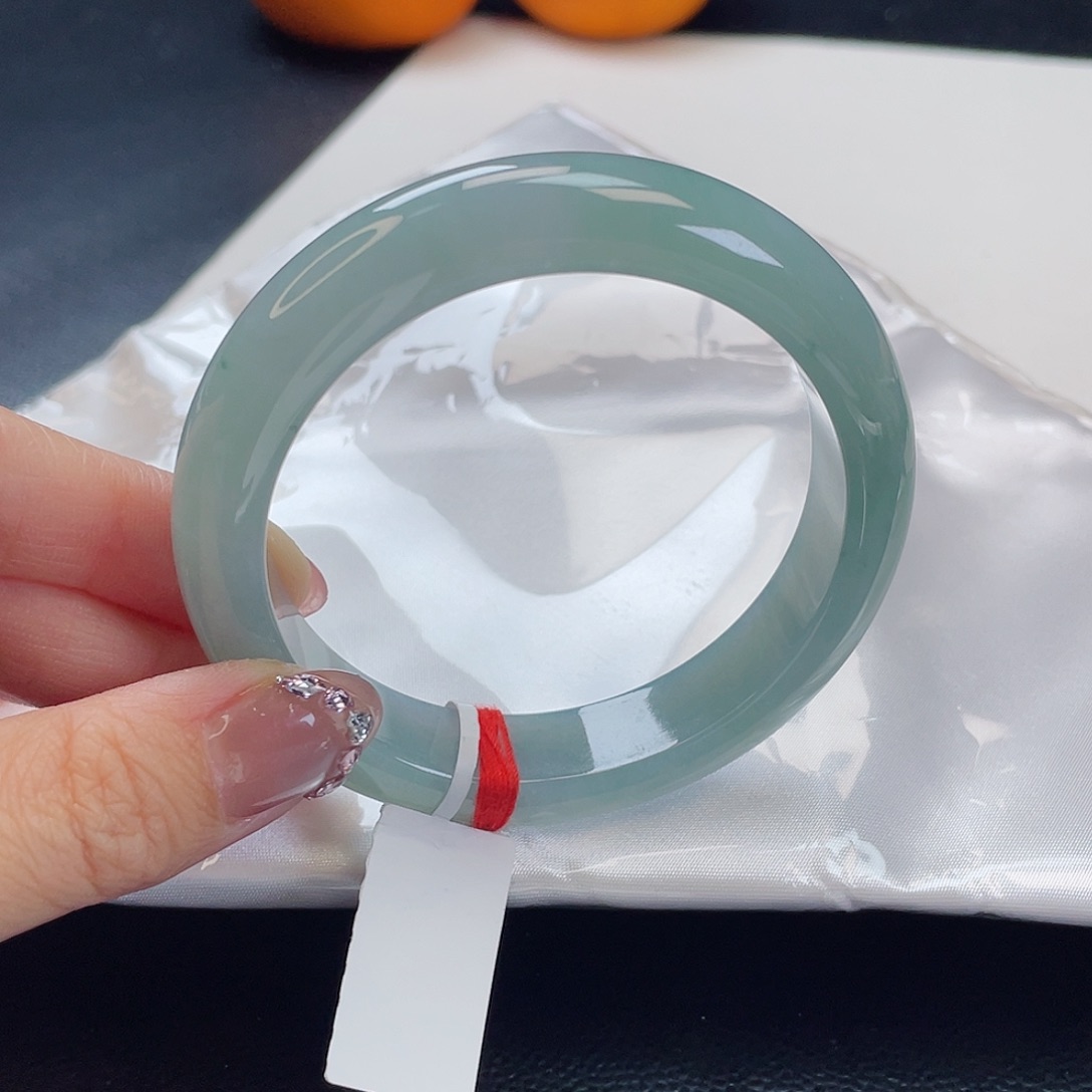 翡翠手镯未镶嵌翡翠