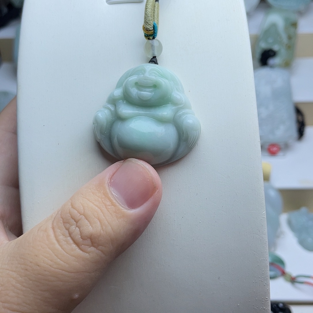 翡翠未镶嵌颈饰佛公