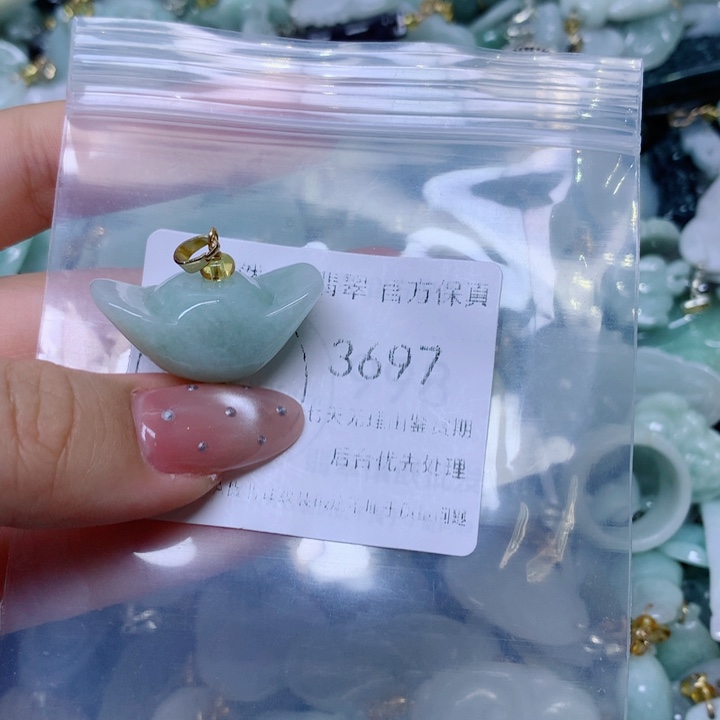 吊坠(不含链)未镶嵌翡翠