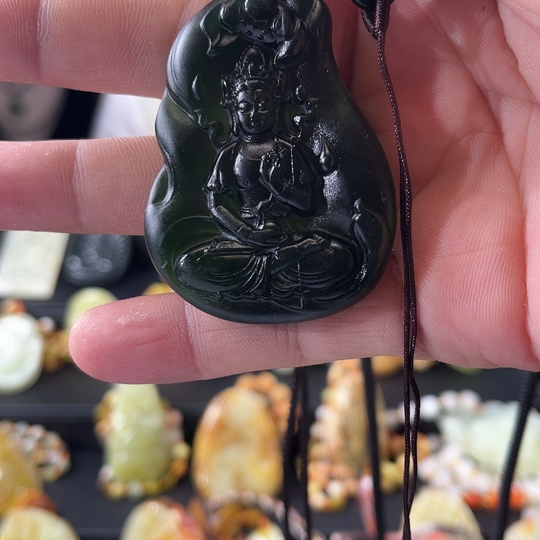 蛇纹石玉未镶嵌颈饰