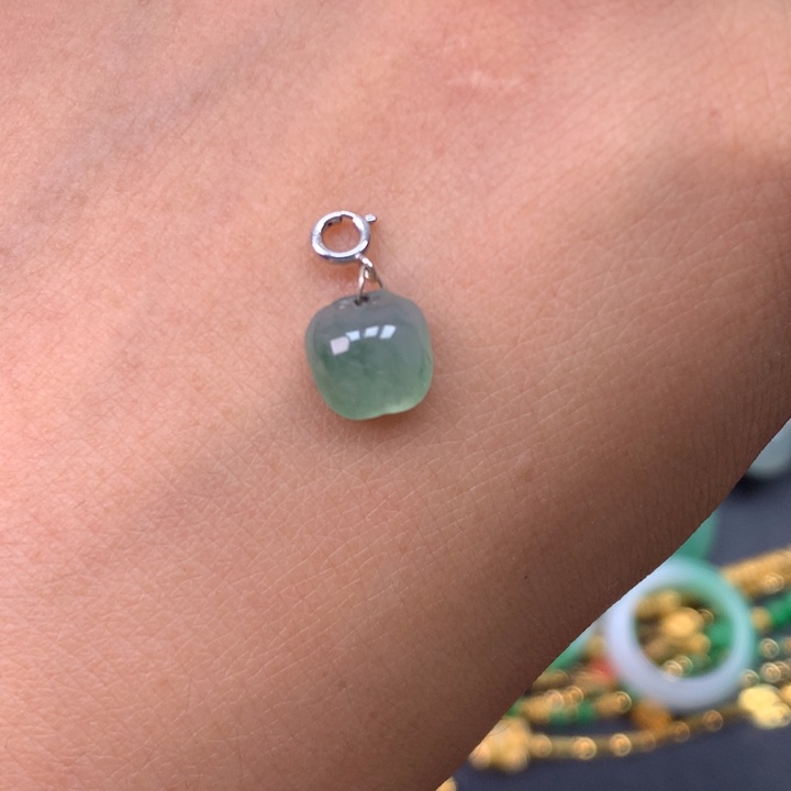 翡翠18K金镶嵌颈饰小提溜