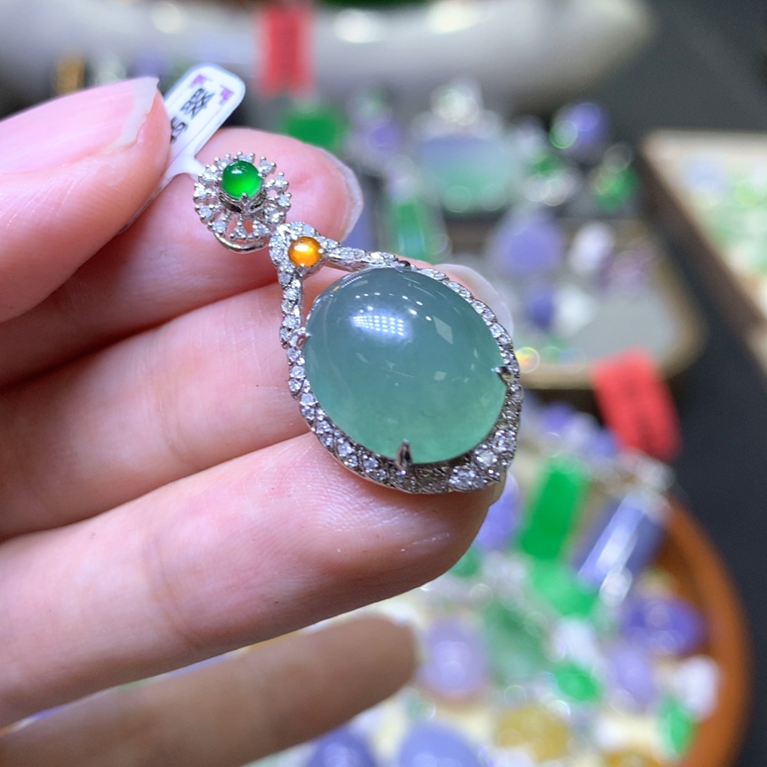 【闪购商品】翡翠颈饰18K金镶嵌翡翠吊坠项链