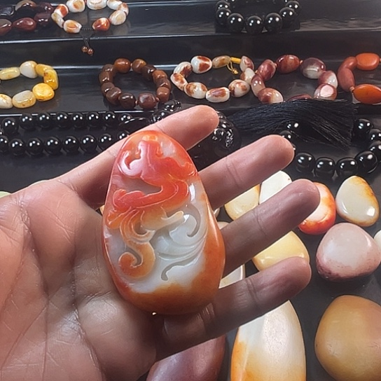 郑***子和田玉未镶嵌挂件