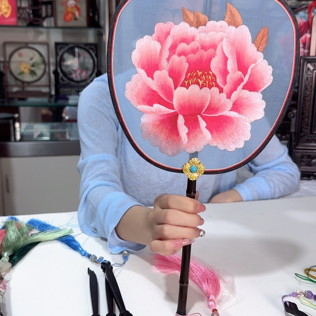 刺绣苏绣牡丹图案扇子