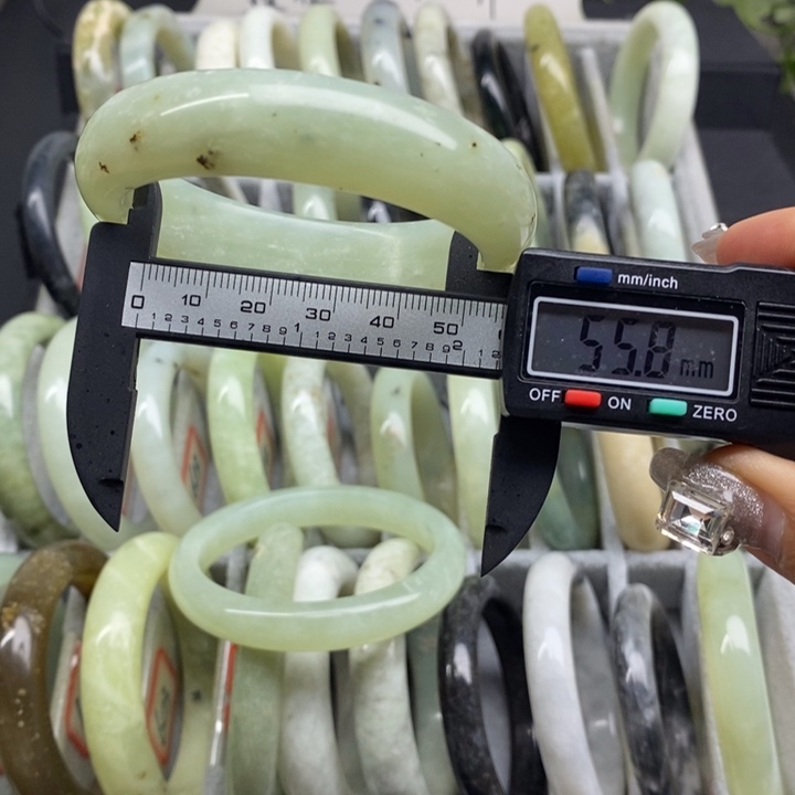 蛇纹石玉手镯624未镶嵌