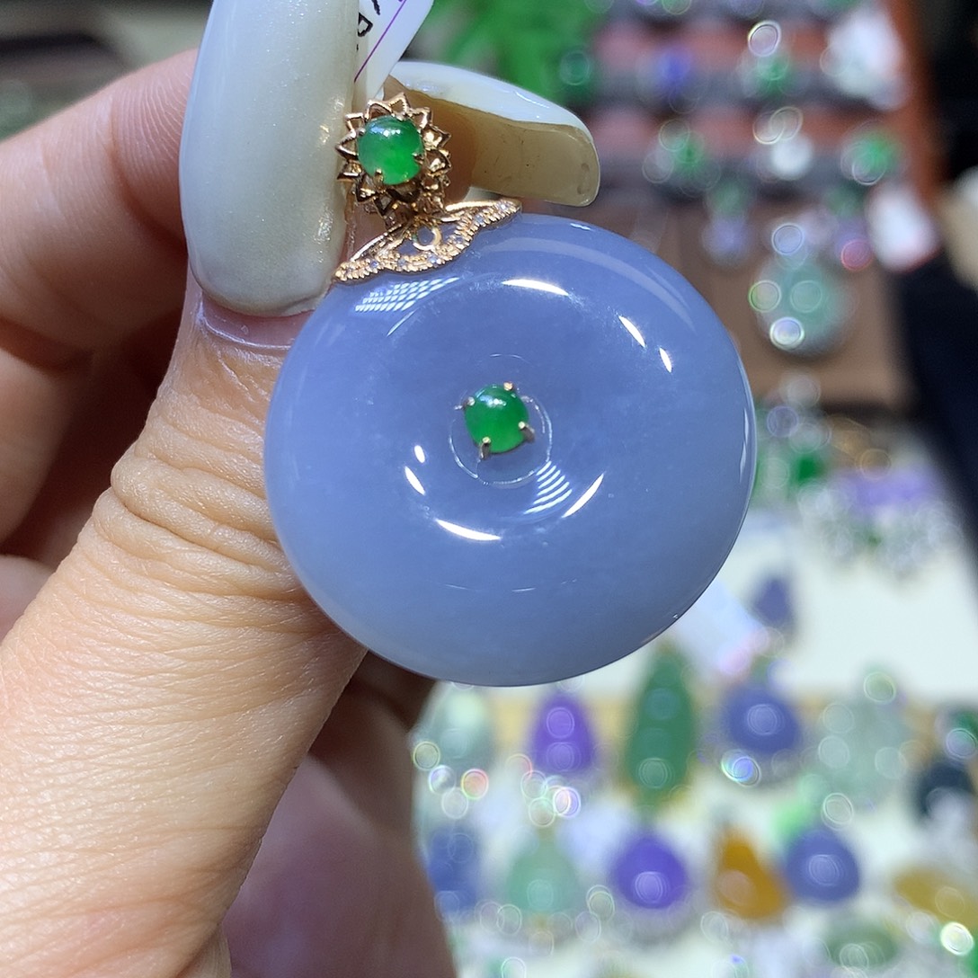 翡翠18K金镶嵌颈饰