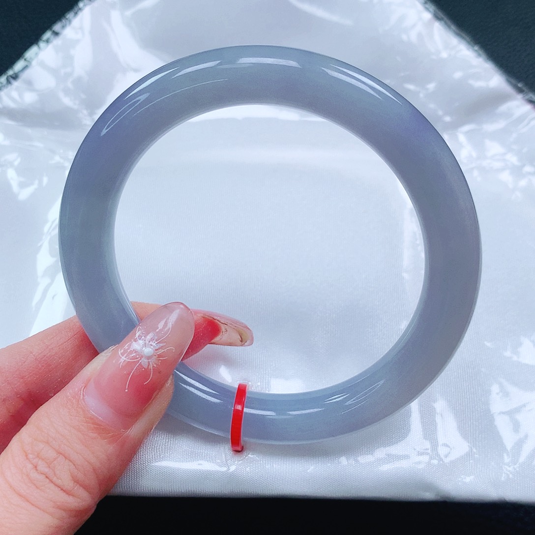 翡翠手镯未镶嵌54圈