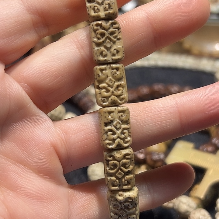 耿***人星月菩提吊坠星月菩提雕刻古纹牌