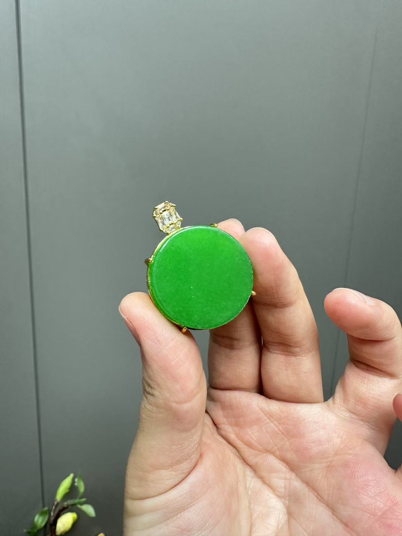 翡翠素款14k四爪圆牌吊坠