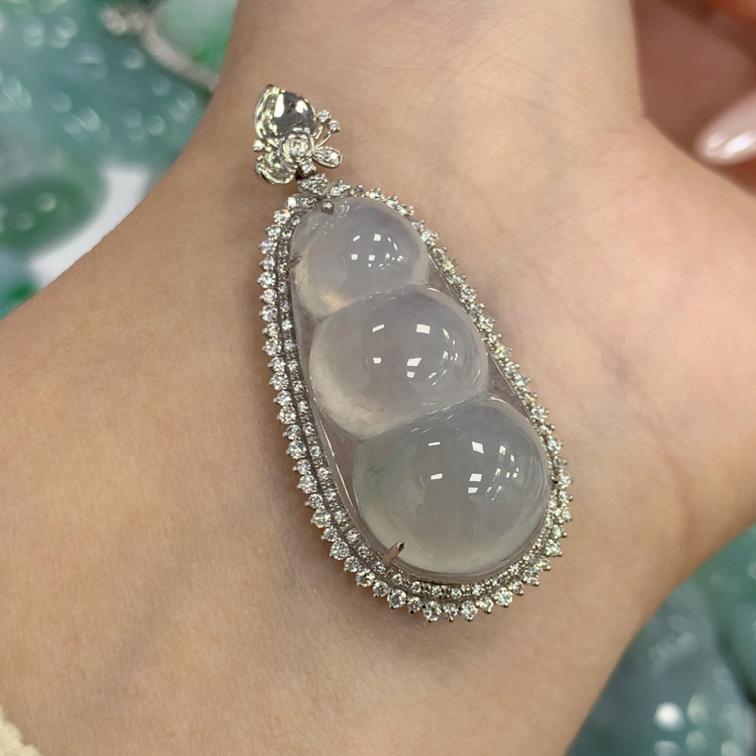 颈饰18K金镶嵌翡翠