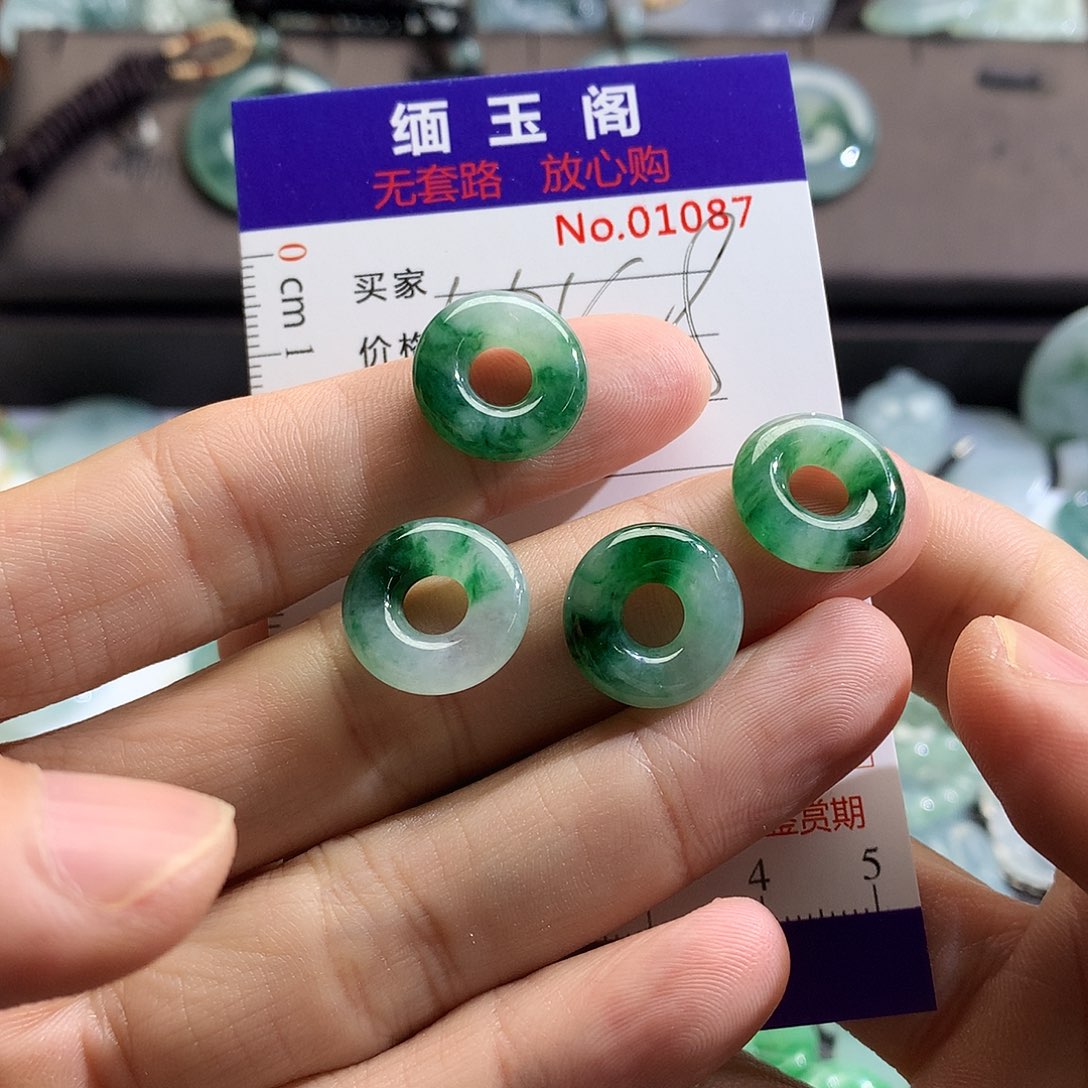 翡翠未镶嵌颈饰吊坠