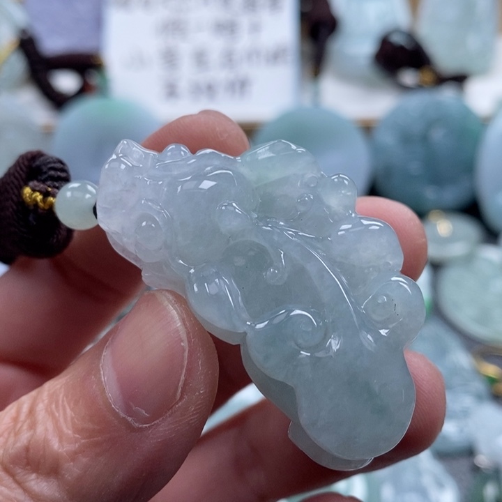 翡翠颈饰未镶嵌翡翠