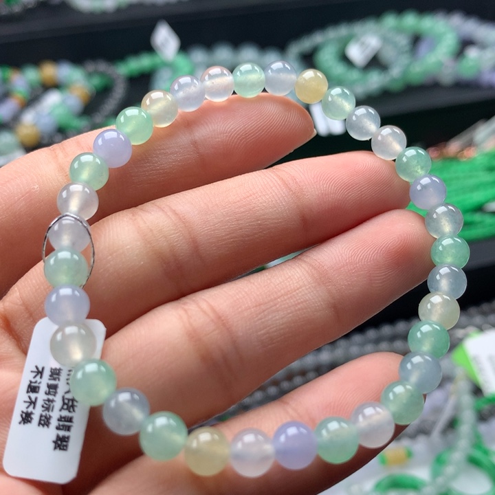 翡翠手镯未镶嵌卡