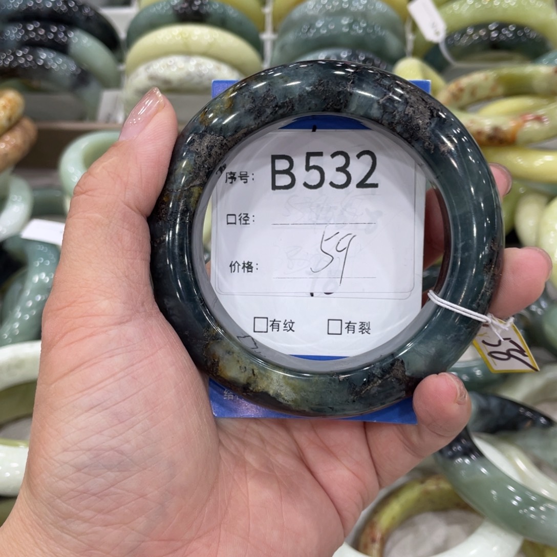 透闪石-蛇纹石玉未镶嵌手镯