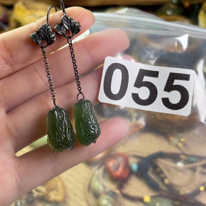 涟***蛇纹石玉未镶嵌耳钉