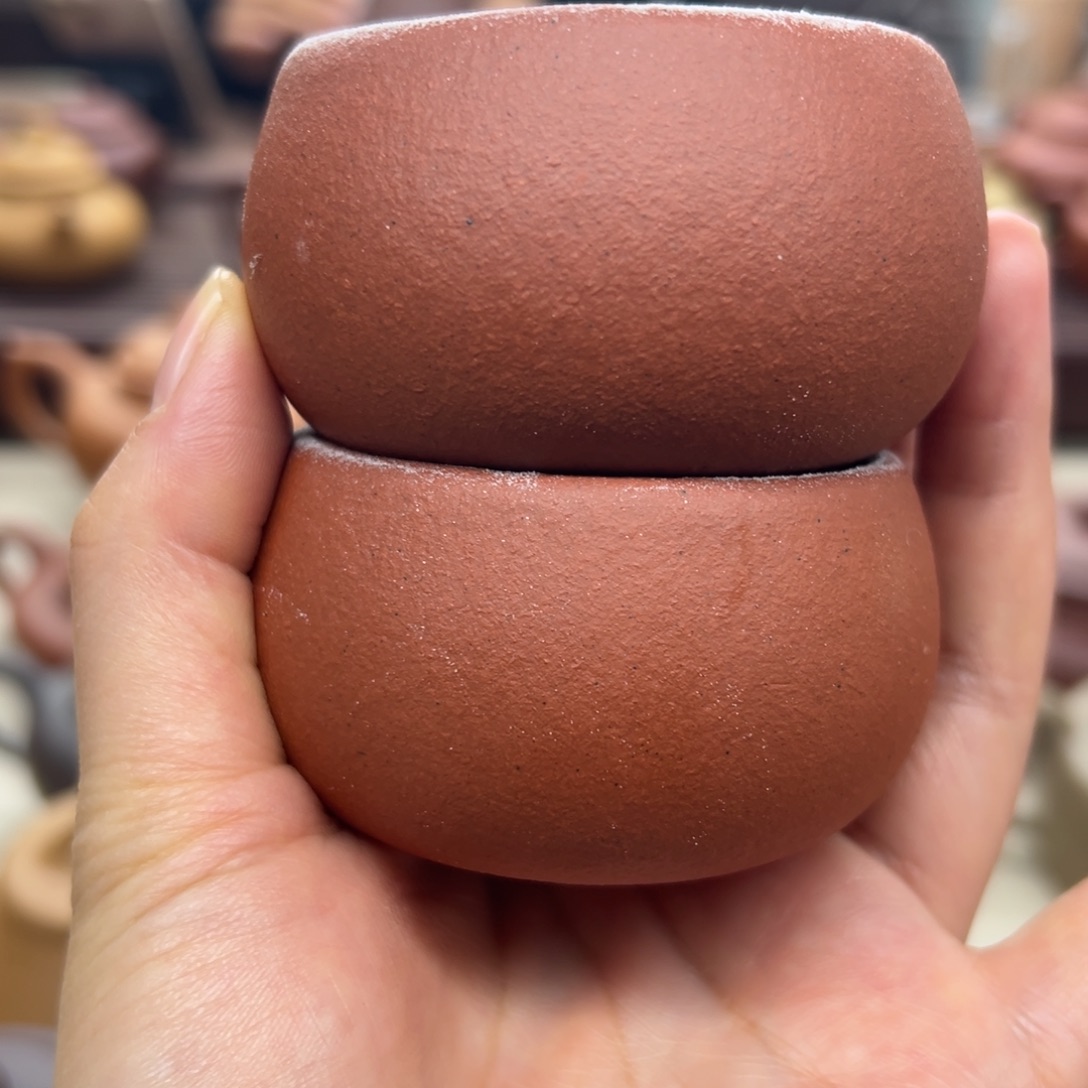 紫砂茶壶红泥杯子，80CC左右手工制作，一对