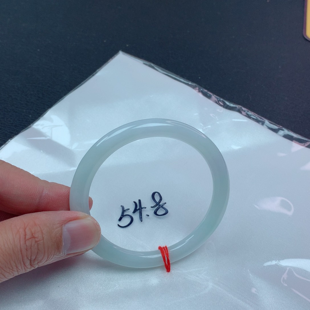 翡翠手镯未镶嵌翡翠手镯