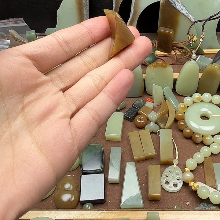 和田玉未镶嵌挂件