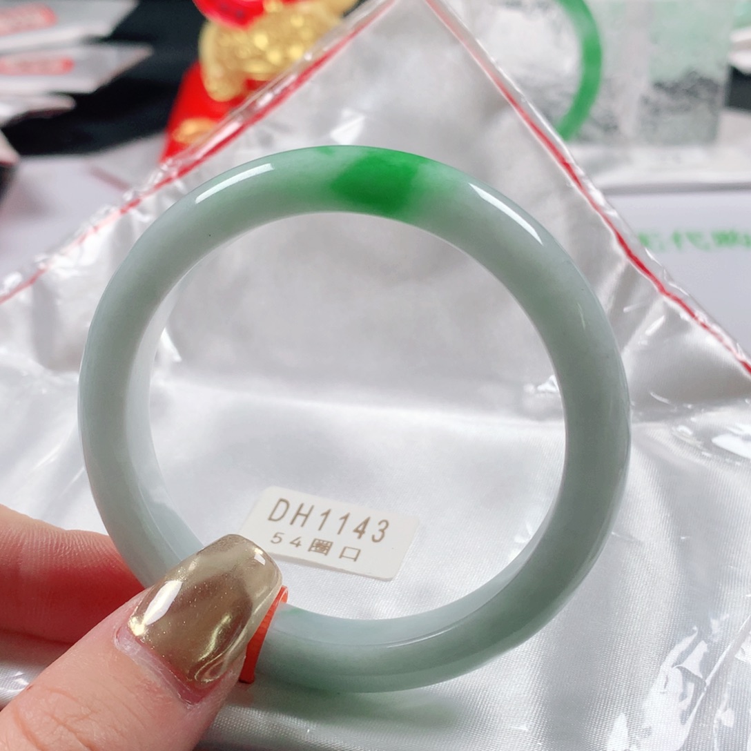 未镶嵌手镯翡翠天然翡翠手镯