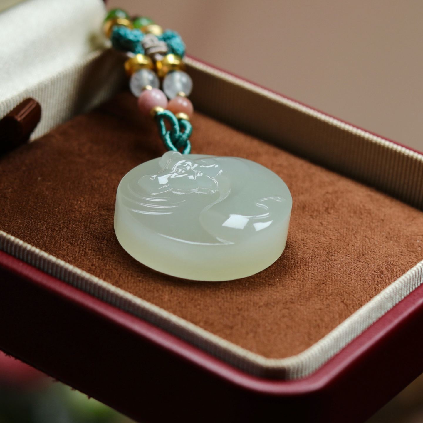 新品天然和田玉晴水生肖牛吊坠十二生肖男女款时尚属牛玉石挂件