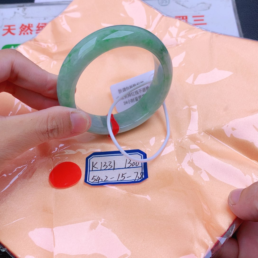 翡翠手镯未镶嵌我