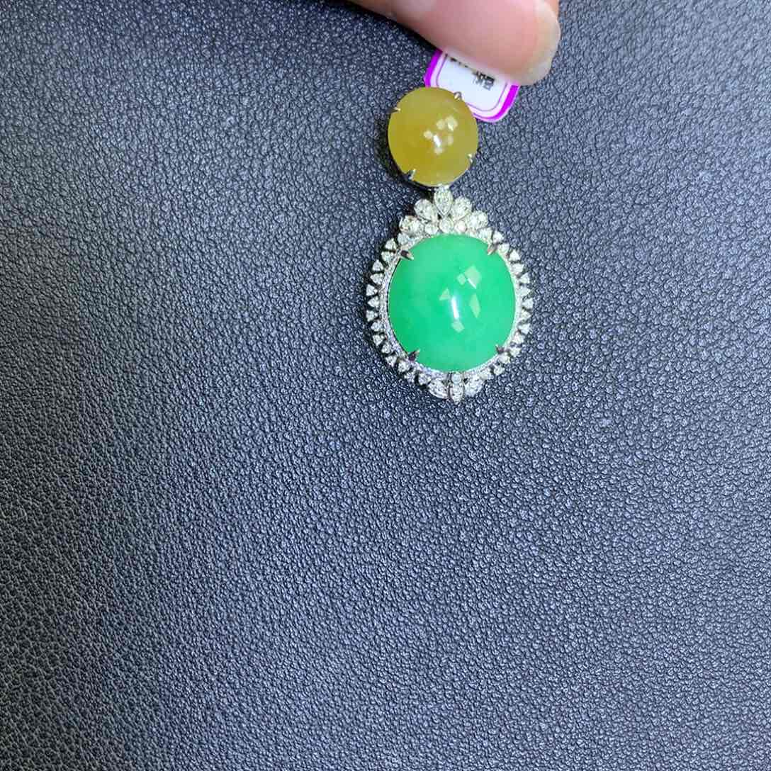 翡翠颈饰18K金镶嵌翡翠