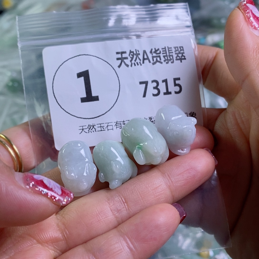 翡翠颈饰未镶嵌吊坠