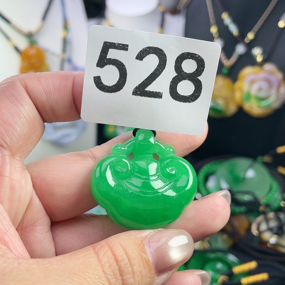 翡翠未镶嵌吊坠(赠链)