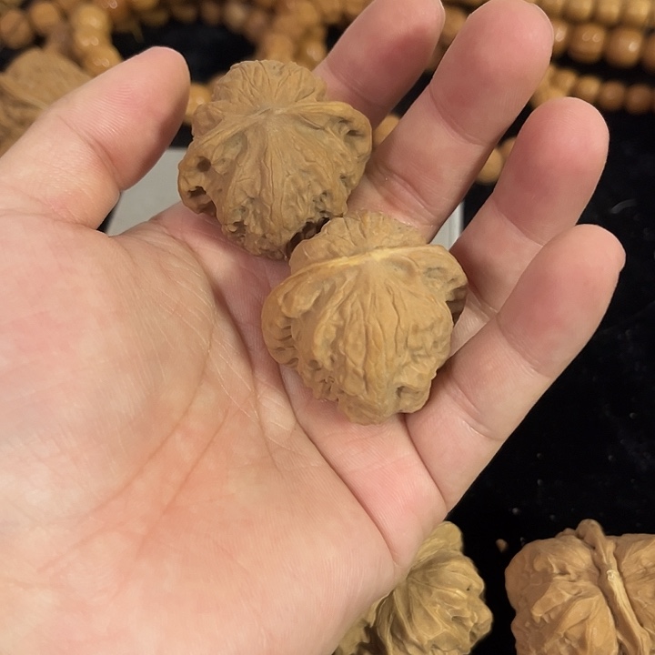 文玩核桃把件38左右瑕疵练手野狼，编号015