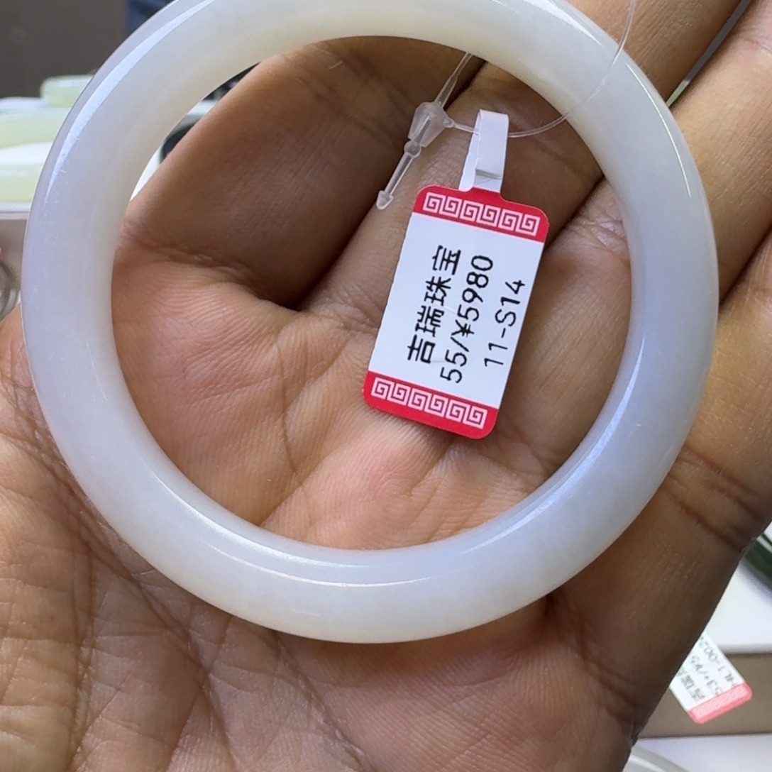 和田玉未镶嵌手镯