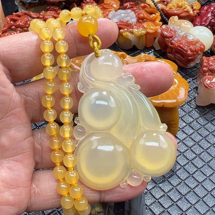 石英质玉（黄龙玉）颈饰未镶嵌