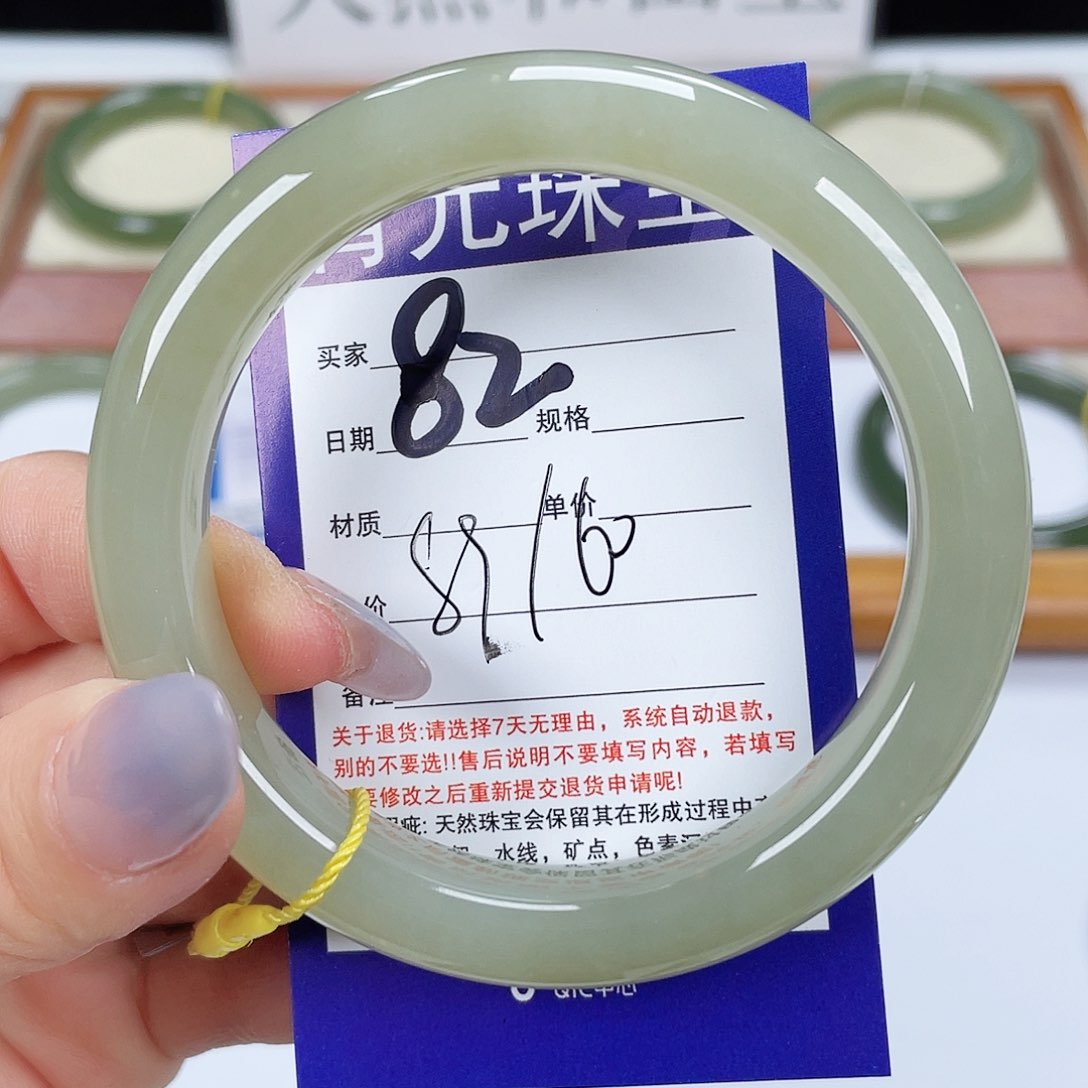 和田玉手镯未镶嵌