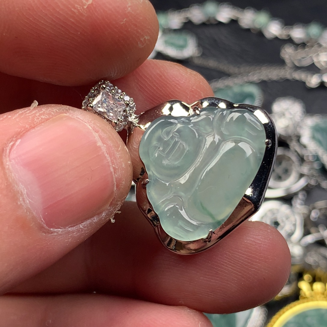 翡翠未镶嵌颈饰佛公