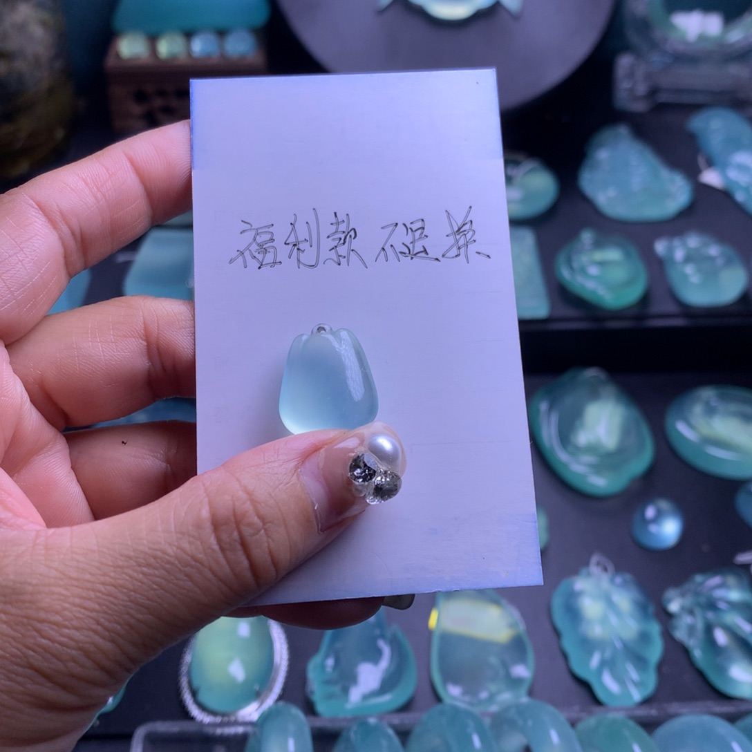 蛇纹石玉吊坠未镶嵌