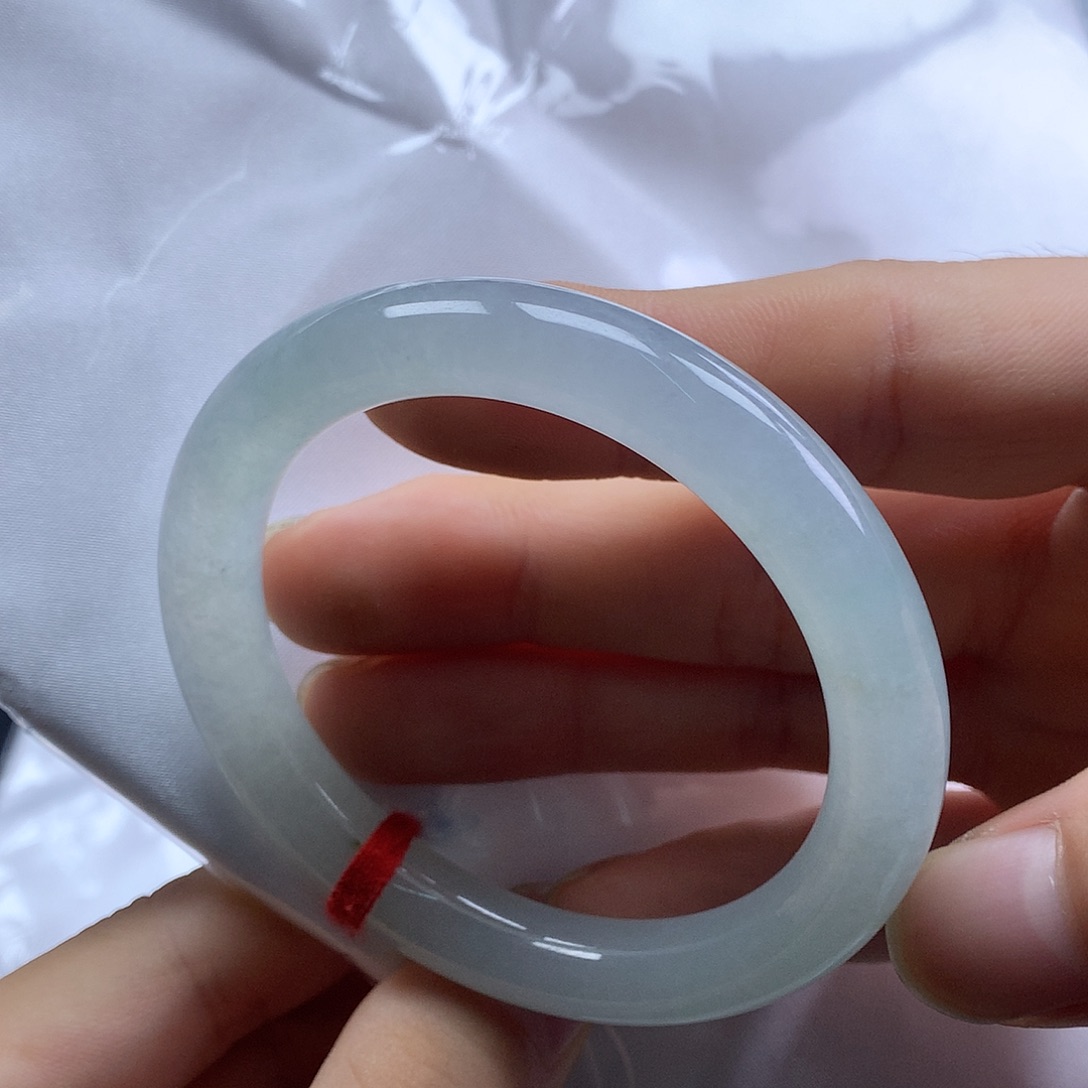 翡翠手镯未镶嵌翡翠