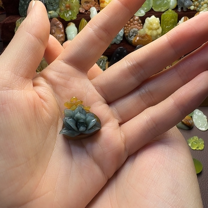 蛇纹石玉未镶嵌颈饰