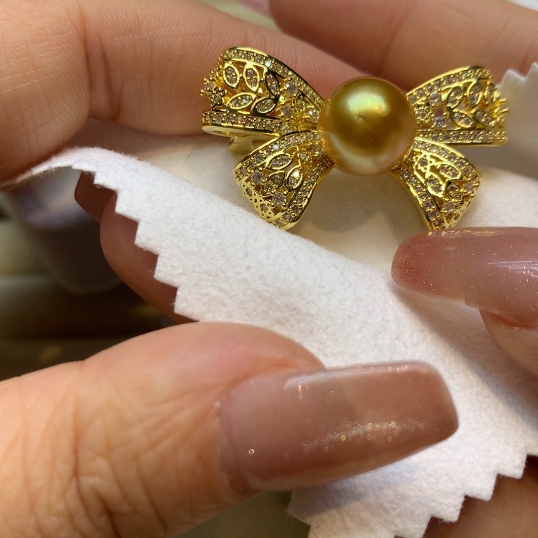 未镶嵌胸饰海水珍珠