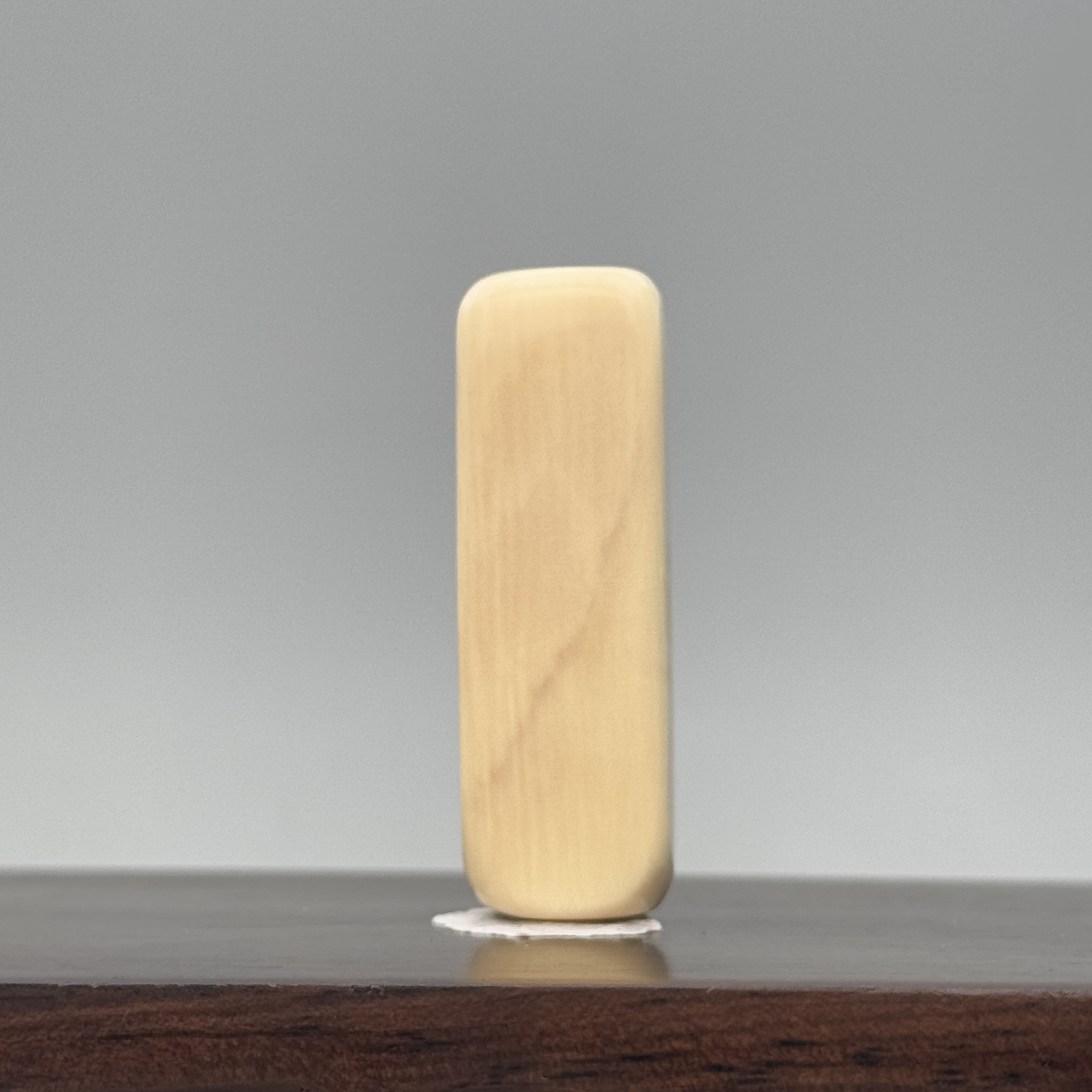 DEZHI/德志42*13*11mm10.3g无事牌天然猛犸牙K761（打孔吊坠绳）