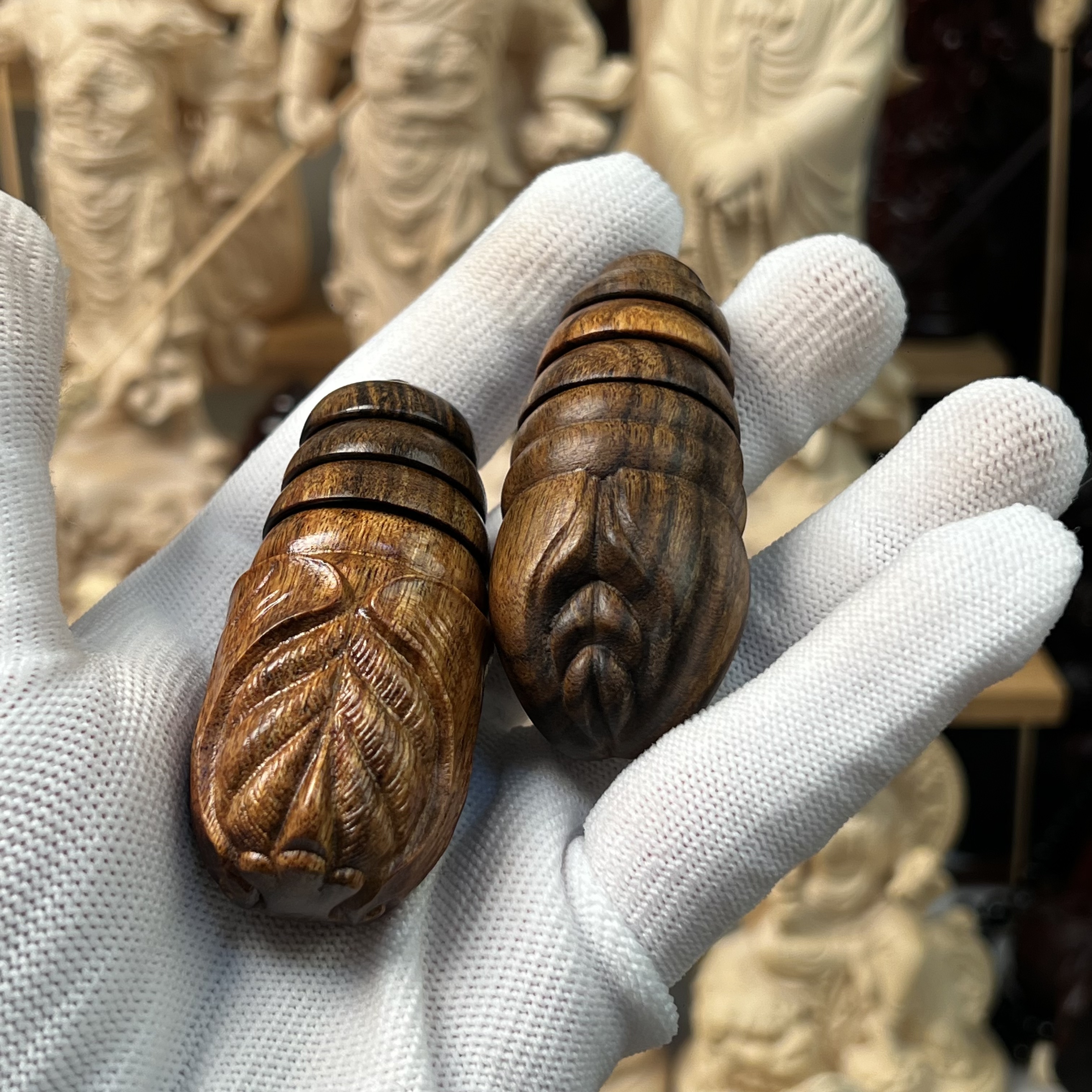 蚕蛹手把件一对古夷苏木雕刻蝉蛹手把件关节活动文玩蚕蛹把件