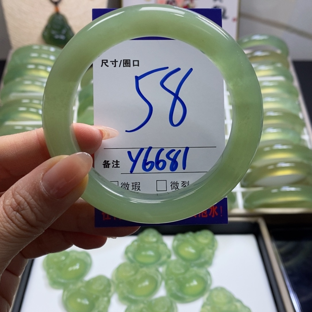 蛇纹石玉手镯未镶嵌