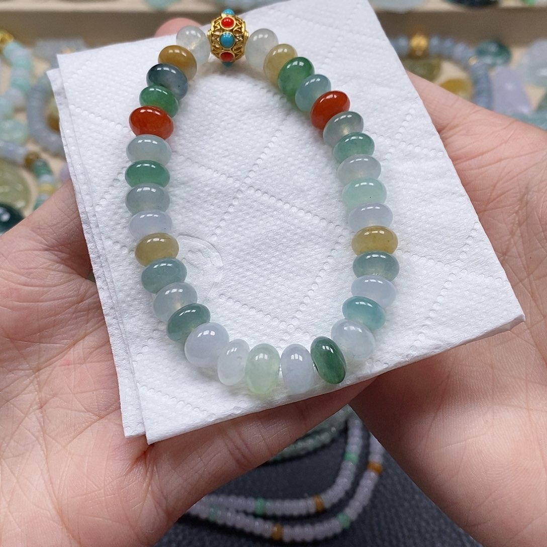 翡翠颈饰未镶嵌M****y闪