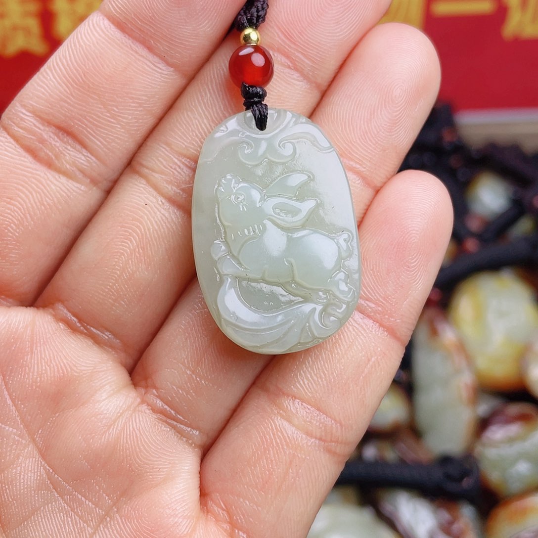 和田玉颈饰未镶嵌